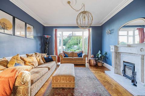 17 Julien Road, Coulsdon, CR5 2DN