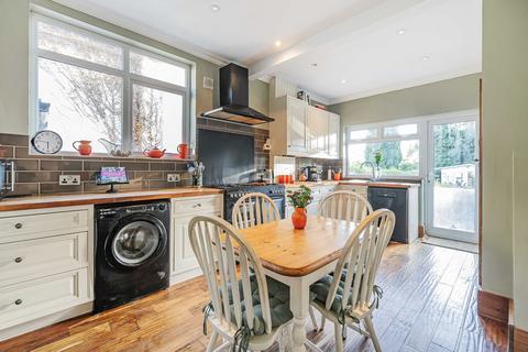 17 Julien Road, Coulsdon, CR5 2DN