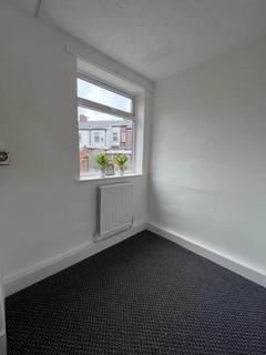 2 bedroom apartment to rent, Church Lane, Moston, M9 5UQ