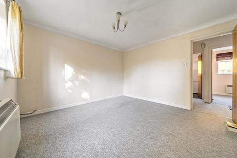 2 bedroom apartment to rent, Winchester Court,  High Wycombe,  HP11