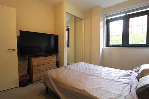 2 bedroom flat to rent, Dawsons Square, Pudsey