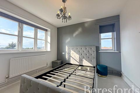 12 Wymark Close, Rainham, RM13 8SW