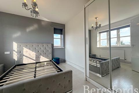 12 Wymark Close, Rainham, RM13 8SW