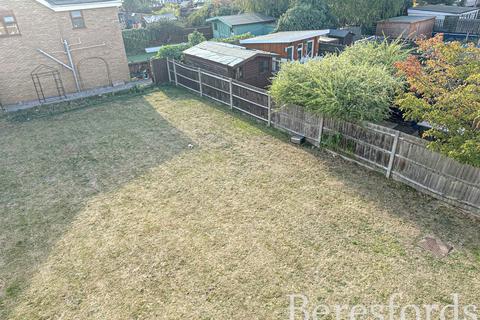 12 Wymark Close, Rainham, RM13 8SW