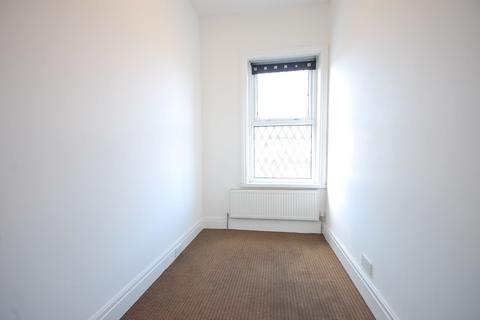 2 bedroom flat to rent, Devonshire Road, Blackpool FY3