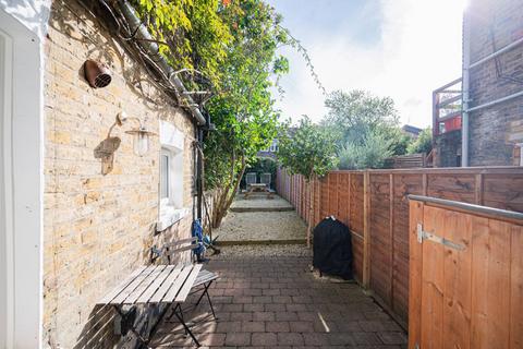12 Wingford Road, London, SW2 4DS