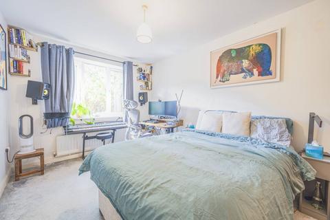 2 bedroom flat for sale, Poynders Road, Clapham Park, London, SW4