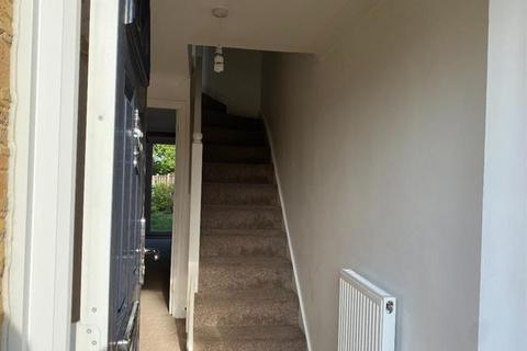 2 bedroom terraced house to rent, Watford, WD19