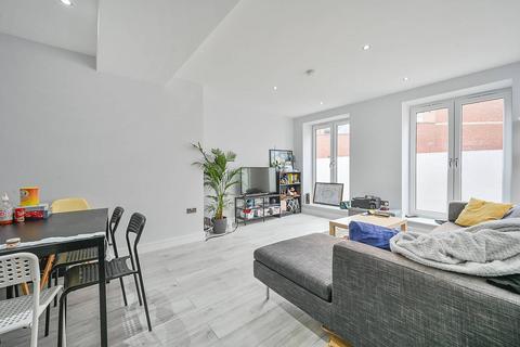 2 bedroom flat to rent, High Street, Acton, W3