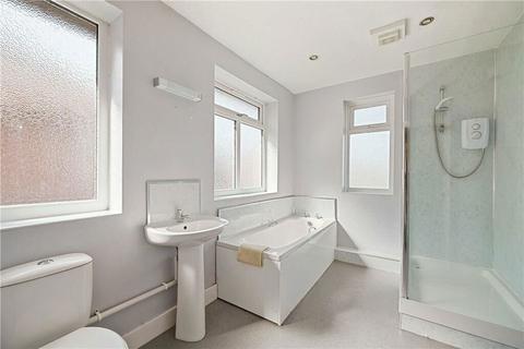 2 bedroom flat for sale, Knaresborough Road, Harrogate, North Yorkshire, HG2 7LY