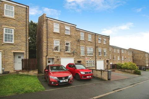 4 bedroom townhouse for sale, Myers Close, Bradford BD10