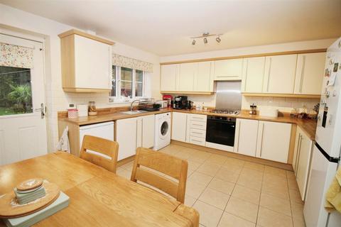 4 bedroom townhouse for sale, Myers Close, Bradford BD10