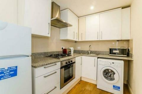 2 bedroom apartment to rent, High Street,  London,  N8