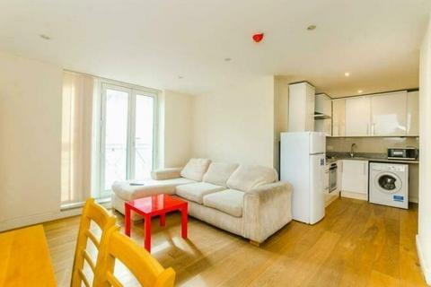 2 bedroom apartment to rent, High Street,  London,  N8