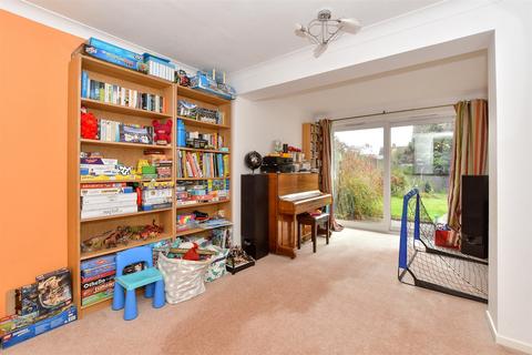 6 Elgar Close, Tonbridge, TN10 4EA