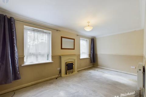 2 bedroom flat for sale, Tring Road, Aylesbury, Buckinghamshire