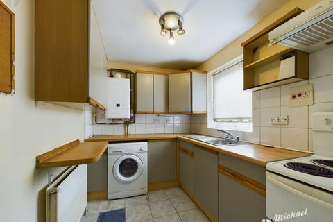 2 bedroom flat for sale, Tring Road, Aylesbury, Buckinghamshire