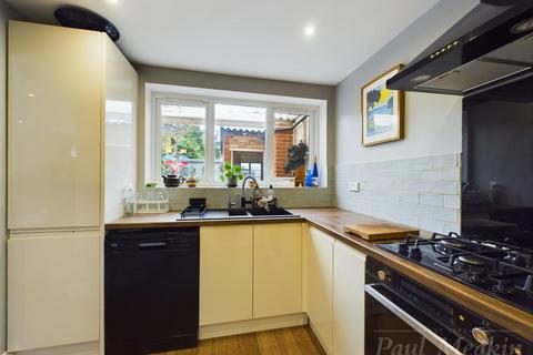 2 bedroom terraced house for sale, Homestead Way, New Addington