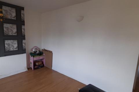 2 bedroom flat to rent, 18 Cameron Road, LONDON, CR0