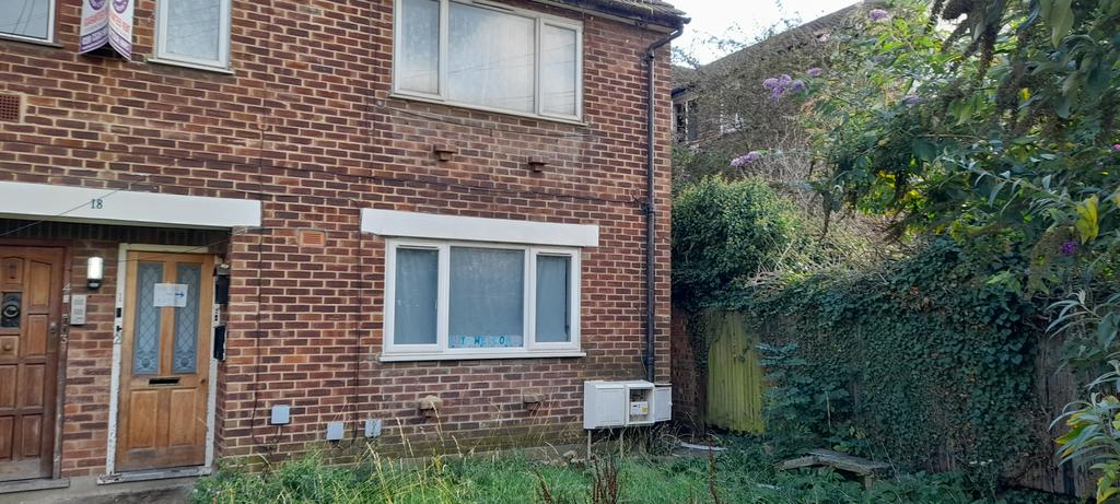 2 bed flat to rent Cameron Road, London CR0 2 SR
