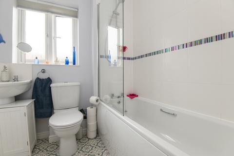131 Admiral Way, Exeter, EX2 7GT
