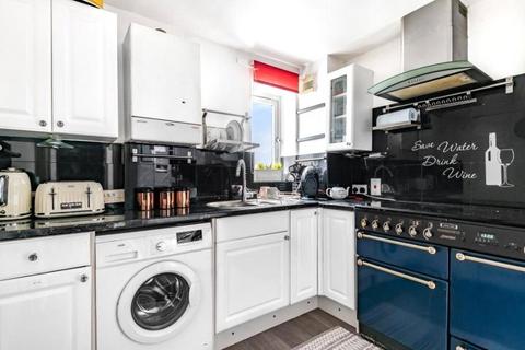 1 bedroom flat for sale, Maureen Campbell Court, Harrison Way, Shepperton, TW17