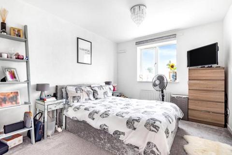 1 bedroom flat for sale, Maureen Campbell Court, Harrison Way, Shepperton, TW17