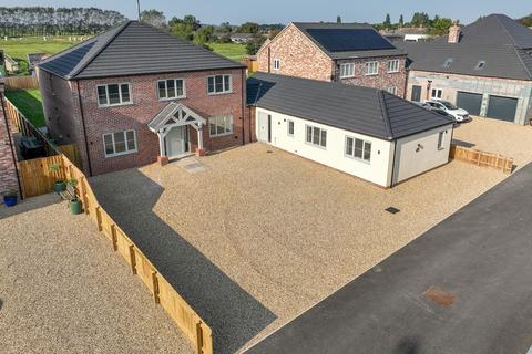 6 bedroom detached house for sale, Crews Close, Guyhirn, PE13