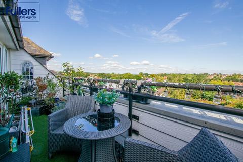 3 bedroom penthouse for sale, Green Dragon Lane, London N21