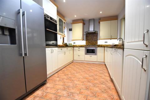 2 bedroom semi-detached bungalow for sale, Ashingdon Road, Rochford