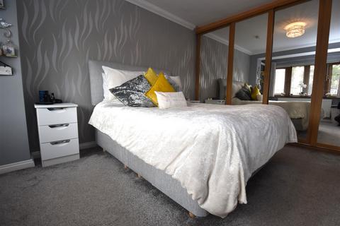 122 Ashingdon Road, Rochford, SS4 1RR