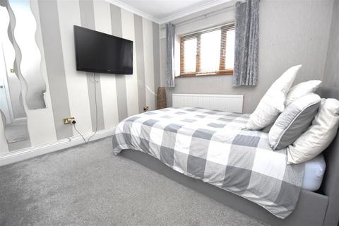 122 Ashingdon Road, Rochford, SS4 1RR
