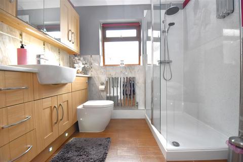 122 Ashingdon Road, Rochford, SS4 1RR