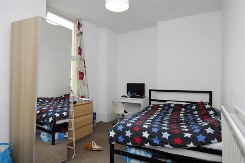 3 bedroom flat to rent, Hill Park Crescent, Flat 1, Plymouth PL4