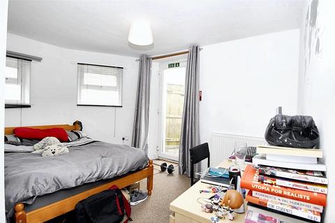 3 bedroom flat to rent, Hill Park Crescent, Flat 1, Plymouth PL4