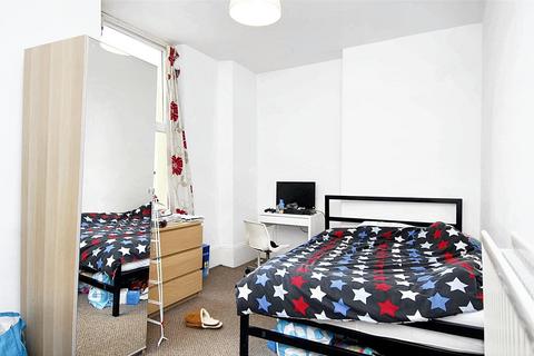 3 bedroom flat to rent, Hill Park Crescent, Flat 1, Plymouth PL4