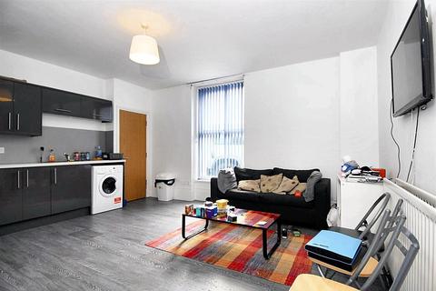 3 bedroom flat to rent, Hill Park Crescent, Flat 1, Plymouth PL4