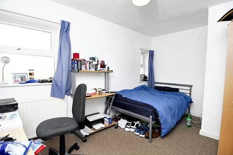 3 bedroom flat to rent, Hill Park Crescent, Flat 1, Plymouth PL4