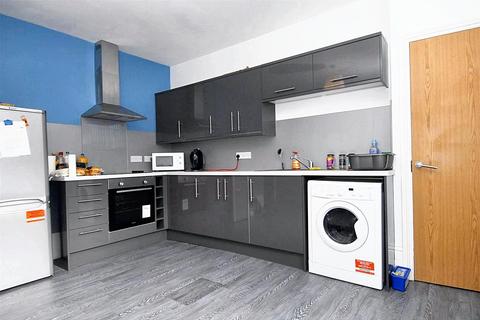 3 bedroom flat to rent, Hill Park Crescent, Flat 1, Plymouth PL4