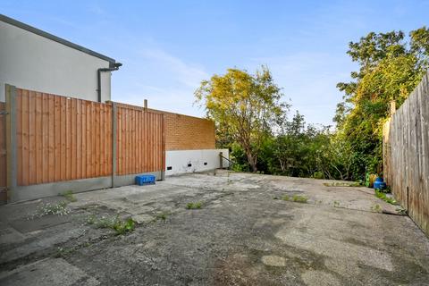 11 Lynton Terrace, London, W3 9DU