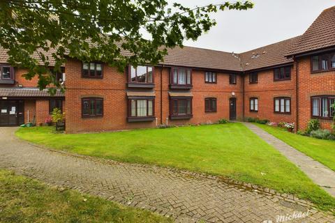 1 bedroom flat for sale, Churchill Court, Beaconsfield Road, Aylesbury, Buckinghamshire