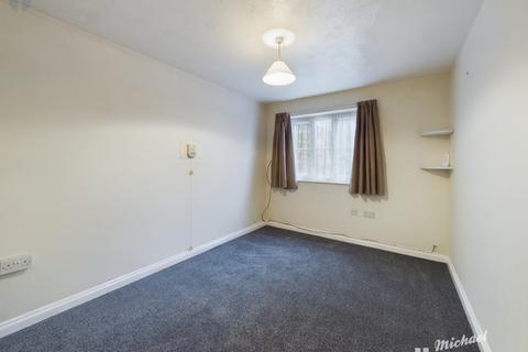1 bedroom flat for sale, Churchill Court, Beaconsfield Road, Aylesbury, Buckinghamshire