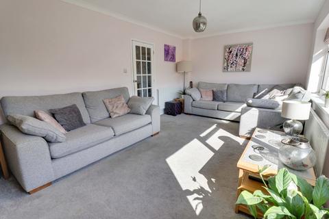 16 Greenstead, Sawbridgeworth, CM21 9NY