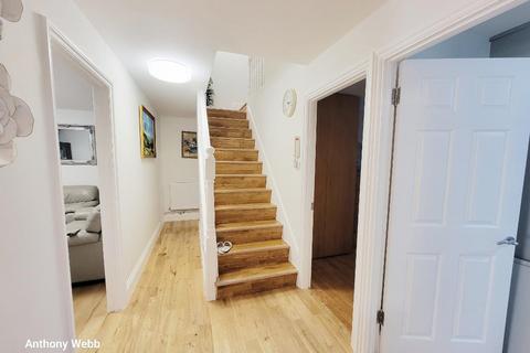 3 bedroom maisonette to rent, Chettle Court, Ridge Road, N8