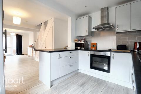 3 bedroom end of terrace house for sale, Folkestone Road, Swindon