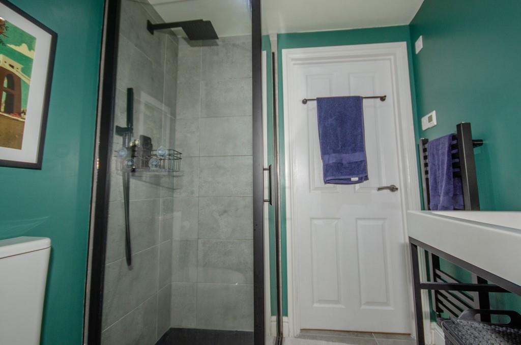 Shower room pic 2.jpg