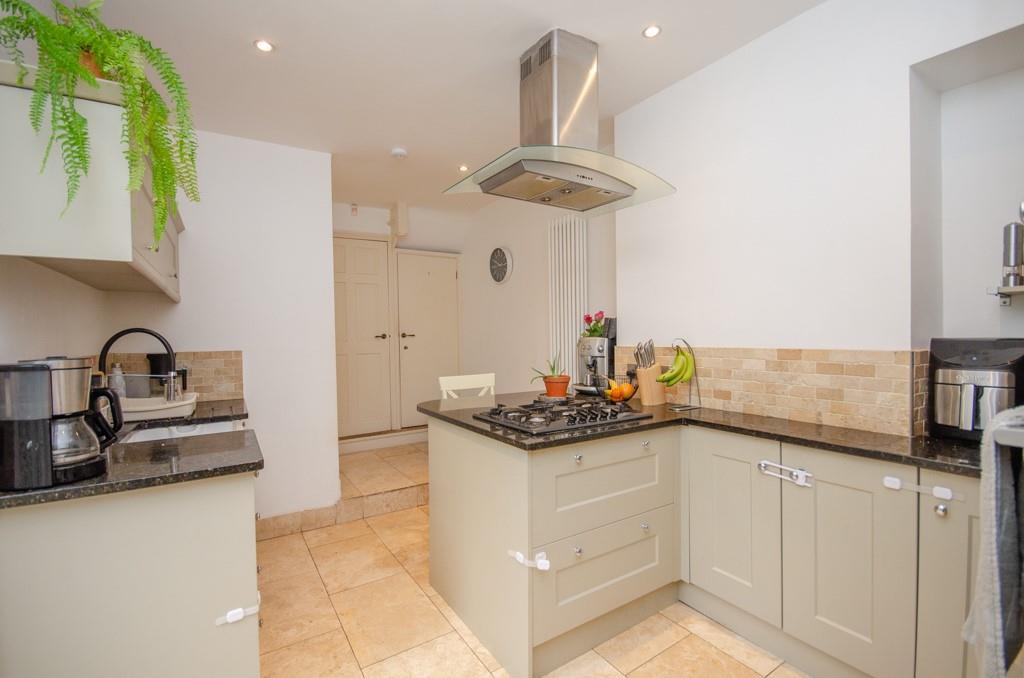 Kitchen pic 2.jpg
