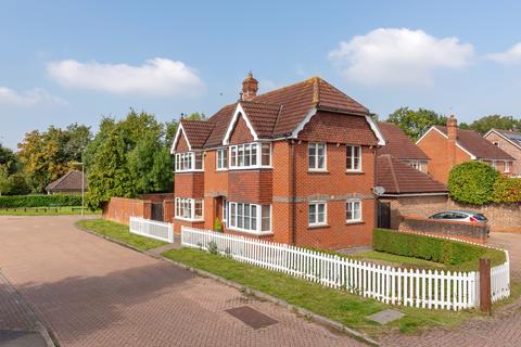 4 bedroom detached house for sale, Jennings Way, Horley, Surrey, RH6