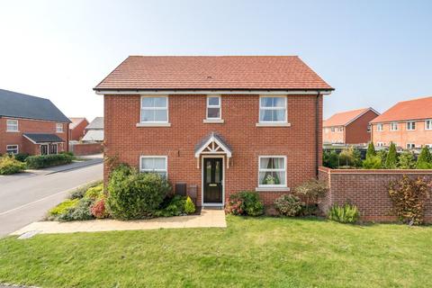 3 bedroom detached house for sale, Willow Way, Bracklesham Bay, PO20