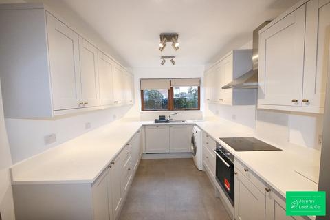 2 bedroom flat to rent, Etchingham Park Road, London, N3